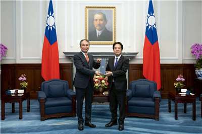 賴清德總統接見2025年資訊月「傑出資訊人才獎」得獎者。(圖：總統府)