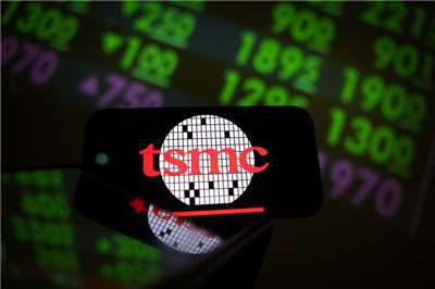 台積電跌45元，台股早盤力守33000點。 (圖：中央社)