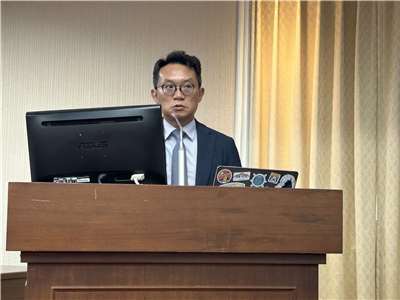 立法院內政委員會今天(19日)舉行國安法修法公聽會。民進黨團推薦的學者中央警察大學國境警察學系助理教授王智盛表示，面對新型態國安威脅，應修法阻斷前端滲透鏈，增訂客觀構成要件，讓國安調查能更精準掌握與定罪。(趙婉淳 攝)