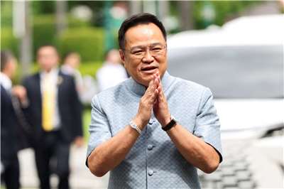 阿努廷（Anutin Charnvirakul）。