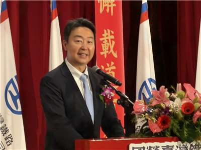 交通部長陳世凱18日在台鐵「模範勞工表揚大會」上致詞。(吳琍君攝)