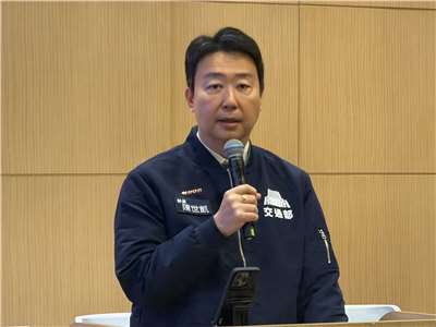 交通部長陳世凱26日正式啟用「交通部重大公共運輸事故支援專線0800-365-917」，宣示交通部365天與您在一起！(吳琍君攝)