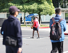 氣象署表示，18日前各地舒適溫暖，防日夜溫差逾10度。
