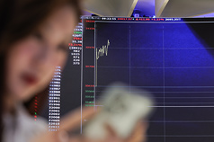 各國政府陸續喊話救股市。資料照片。