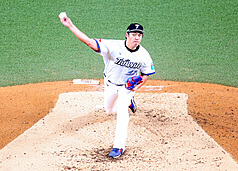 台日大戰6日晚間登場，派出鄭浩均(圖)擔任先發投手。
