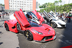 行政執行署台北分署2日受託在台灣警察專科學校拍賣太子集團案查扣的33輛名車，包括備受全球收藏家矚目的「四大神獸」等頂級超跑。