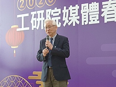 工研院3日發布中長程技術策略與藍圖，董事長吳政忠表示，未來將是軟體、硬體及人工智慧（AI）整合發展趨勢，工研院內部將跨單位合作，台灣也應跨法人合作。