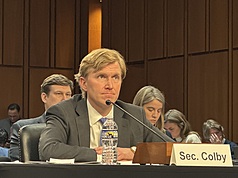 美國戰爭部負責政策的次長柯伯吉（Elbridge Colby）3日出席聯邦參議院軍事委員會聽證會。