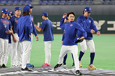 世界棒球經典賽（WBC）台灣隊首戰將與澳洲隊交手，將派出具有最快球速158公里的投手徐若熙（右
2）先發。
