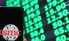 台股爆量重挫1494點，台積電下跌70元收1865元。
