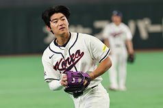 六局下，韓國隊第一棒金倒永擊出2分全壘打。
