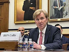 美國戰爭部負責政策的次長柯伯吉（Elbridge Colby）5日出席聯邦眾議院軍事委員會聽證會。
