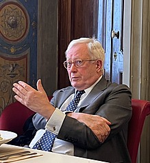 義大利眾議院外交委員會主席崔蒙迪（Giulio Tremonti）5日與外媒記者餐敘，席間向媒體證實他3月下旬將率團訪問中國。
