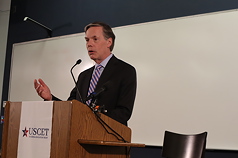 美國喬治華盛頓大學6日舉行座談會，前駐中國大使伯恩斯出席。
