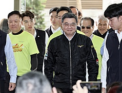 行政院長卓榮泰（前中）8日受訪表示，7日休假去日本東京為WBC台灣隊加油，是自費且私人的活動，唯一安排就是與國人一起為Team Taiwan加油，沒有其他任何目的。
