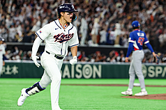 八局下金倒永擊出中外野二壘安打。
