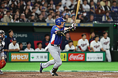 世界棒球經典賽（WBC）8日中午在日本東京巨蛋上演台韓大戰，台灣隊吳念庭7局擊出一壘安打。
