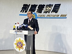 刑事局偵查第四大隊大隊長林振瑞（圖）10日在記者會中表示，新北市張姓男子網路發文指「WBC中華隊承認打假球？」惹議，遭中華職棒提告，經通知到案後已依誹謗罪移送新北檢偵辦。