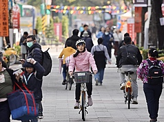 圖為午後台北市西門商圈街頭人潮。
