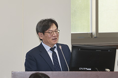 立法院經濟委員會16日邀請國家發展委員會主任委員葉俊顯列席報告業務概況，並備質詢。
