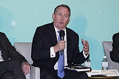 2026玉山論壇16日登場，外交部下午舉行場邊記者會，英國前貿易大臣佛克斯（Liam Fox）指出，跨太平洋夥伴全面進步協定（CPTPP）應對符合資格者保持開放，作為制衡中國的組織，不應讓中國影響CPTPP入會權。
