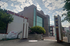 位於台南市官田區的陽明高級工商職業學校，規劃自115學年起停招，待現有學生畢業後辦理學校財團法人解散，清算後校產擬捐贈國立台南藝術大學。
