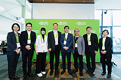 高雄市長陳其邁（右4）率團赴美國舊金山聖荷西出席輝達GTC大會，宣告高雄透過「智慧高雄燈塔計畫」推動主權AI應用落地。（高雄市政府提供）