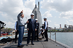 PD
賴總統視導海鯤軍艦（1）總統賴清德19日登艦視導海鯤軍艦，呼籲朝野共同支 持國防。 （總統府提供） 中央社記者葉素萍傳真 115年3月19日
