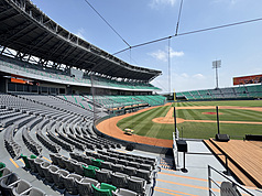 台南市安南區亞太國際棒球訓練中心成棒主球場啟用，為台灣最大戶外棒球場，可容納2萬5000名觀
眾，市府也將調整場地設施、燈光和觀眾席等細節，持續優化。