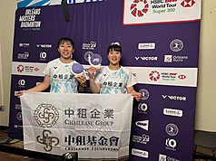 在法國舉行的BWF超級300奧爾良羽球大師賽，台灣女雙組合林芷均（左）、楊筑芸（右）22日在決賽不敵日本組合，但拿下亞軍仍是2人合拍最佳成績。（中租球團提供）