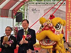 台大醫院「林森大樓新建工程」動土典禮23日上午舉行，典禮由台大醫院院長余忠仁（左2）主持，台大校長陳文章（左1）也出席見證。