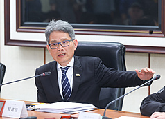 經濟部次長賴建信出席電價審議會會後記者會。