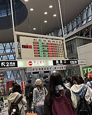 台鐵山佳至鶯歌間電車線27日發生故障，影響201班次列車，累積延誤逾2萬分鐘。