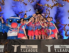 日本職業桌球聯賽T.League女子組總決賽28日落幕，「台灣一姊」鄭怡靜所屬的神奈川木下隊（圖），與強敵日本生命隊激戰5點，最後以3比2驚險勝出，如願完成衛冕。（主辦單位提供）
