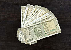 中東衝突持續延燒，導致全球油價不斷上漲，印度經濟因而受到波及，印度盧比（圖）對美元的匯率30日首度跌破95大關。
