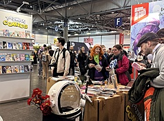 萊比錫書展今年以「台漫．綜合口味」主題參展，透過展覽、講座與作家簽繪活動，向歐洲出版界與讀者推廣台灣漫畫多元創作能量。
