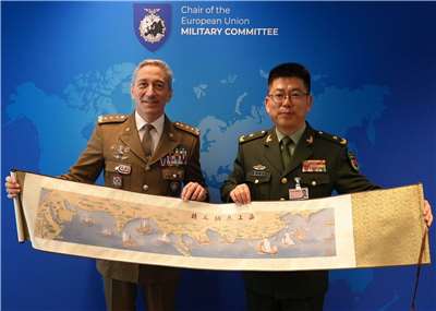 中共中央軍事委員會國際軍事合作辦公室副主任郭鴻濤當地時間25日率團訪問歐洲，會晤了歐盟軍事委員會副主席巴杜安尼(Enrico Barduani)。(圖:X@ChairmanEUMC)