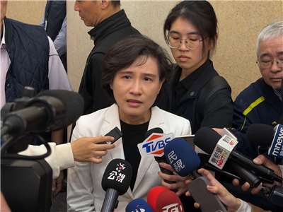 行政院副院長鄭麗君今天(27日)談到顏慧欣離世數度哽咽，強調顏慧欣始終是最佳戰友，行政院有責任加以調查了解實情。(鄭佑漢 攝)