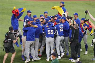 委內瑞拉隊慶祝擊敗美國，贏得WBC冠軍。