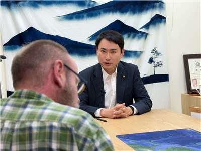 立委陳冠廷接受路透社專訪，呼籲因應中東局勢導致印太戰略出現空窗，台灣應預先擴充彈藥儲備。圖：立委陳冠廷辦公室提供