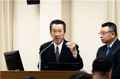 國防部長顧立雄23日在立法院表示，建構可恃戰力不應區分軍購、商售或委製，國防採購特別條例也不該僅限於軍購案項。(楊仁翔 攝)