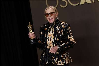 75歲資深影星艾美麥蒂根（Amy Madigan）榮獲奧斯卡最佳女配角獎。