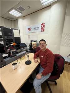 目前在馬尼拉工作湖北的聽友洪湖黃家口拜訪央廣，接受節目訪問