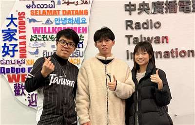 《臺灣夜市 Taiwan Yes》主持人曾偉旻，專訪台南高商學生黃啟軒、肉圓仔