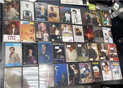 以錄音帶方式發行的粵語流行曲