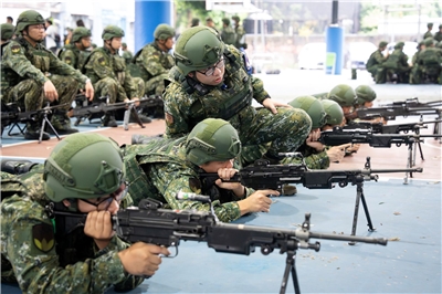 圖為陸軍206旅後備軍人實施「M249機槍射擊預習」。(示意圖/楊仁翔 攝)