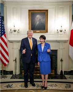 美國總統川普(左)19日在白宮會見來訪的日本首相高市早苗(右)。(X@White House)