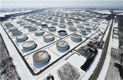 圖為日本北海首苫小牧東部國家石油備蓄基地。