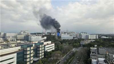 新竹市東區力行路上的台灣電力公司竹園超高壓變電所16日發生火警。 (圖:中央社)