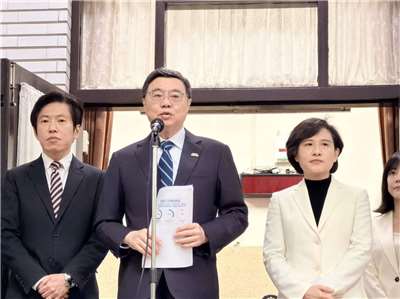 行政院長卓榮泰(中)10日赴立法院進行施政方針報告並備質詢。(鄭佑漢 攝)